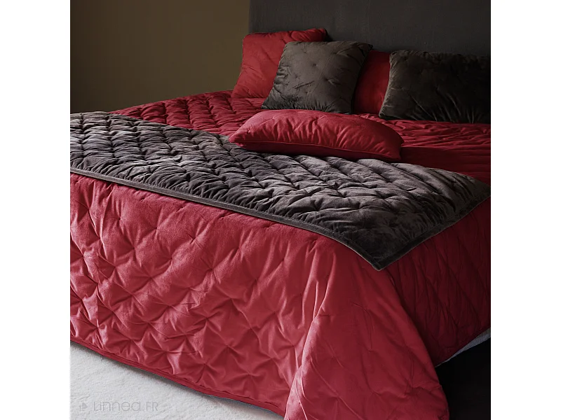 Couvre-lit 240x260 GIPSY velours piquage points brodés rose Pourpre