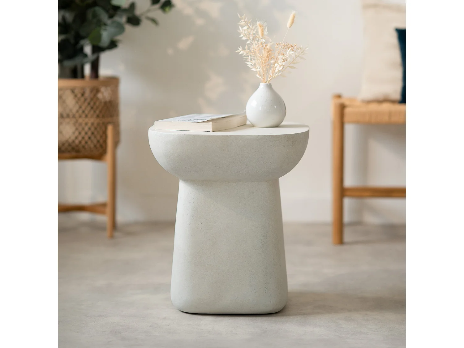 Table d'appoint carrée blanche en fibre d'argile effet béton - Samui