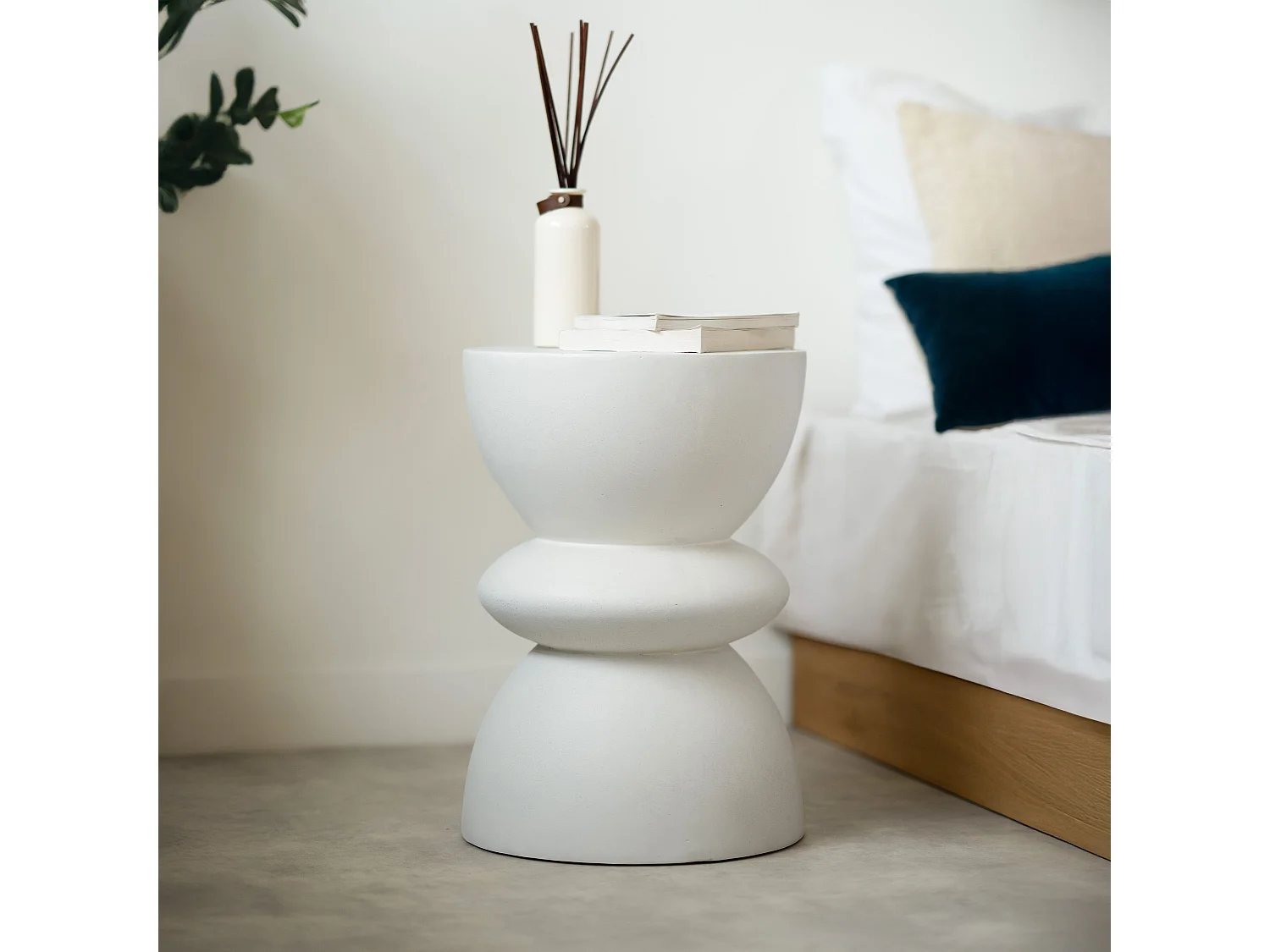 Table d'appoint ronde en béton blanc D35 cm - Maupiti