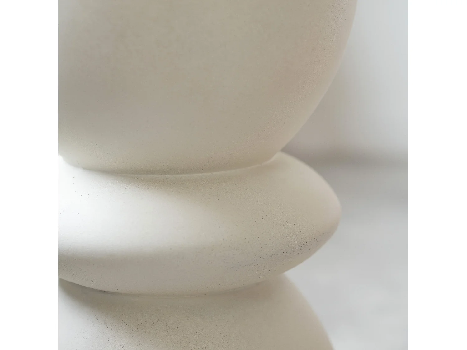 Table d'appoint ronde en béton blanc D35 cm - Maupiti