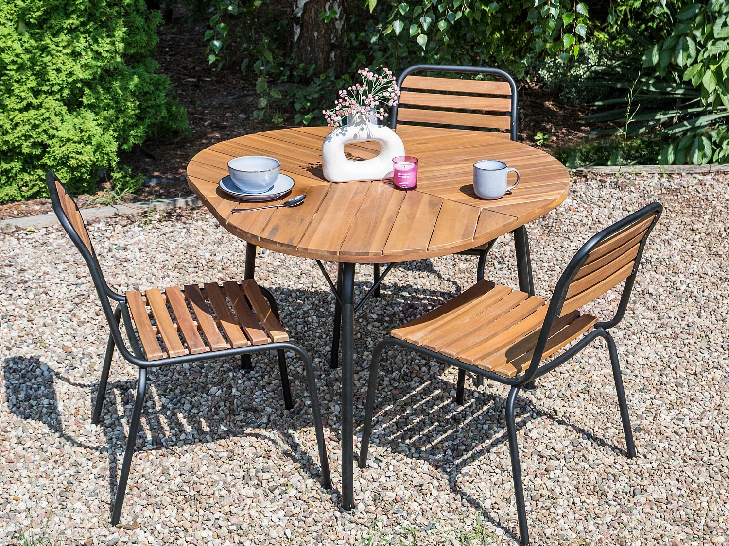 Table de salle à manger de jardin VARENNA 106 cm 103 cm Acacia Marron