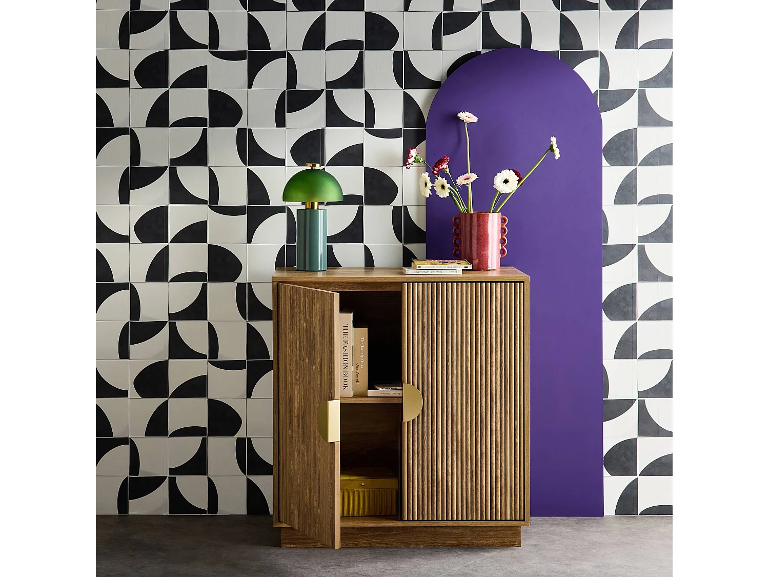 Buffet exotique 2 portes. décor bois de manguier rainuré. buffet haut. vaisselier. poignées en métal doré. L 80 x P 40 x H 85cm