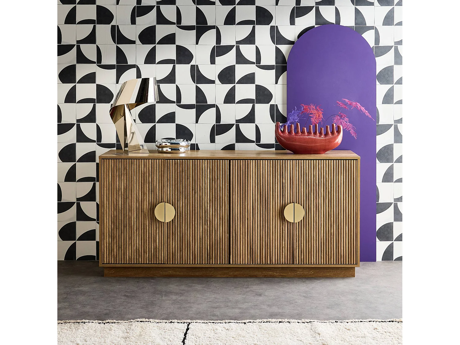 Buffet exotique 4 portes. décor bois de manguier rainuré. buffet bas. poignées en métal doré. L 160 x P 40 x H 75cm