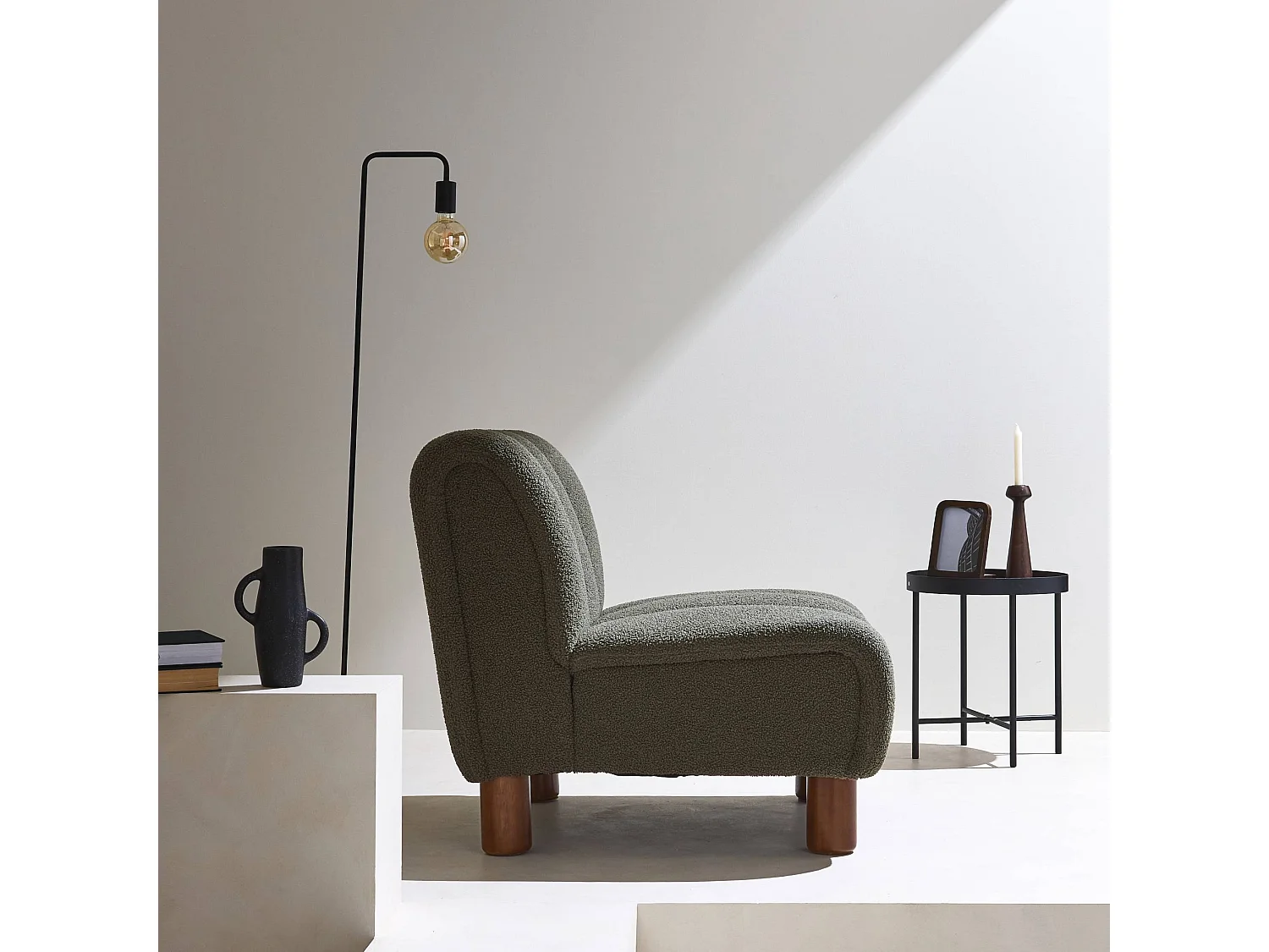 Fauteuil relax pieds arrondis en bois et tissu bouclette kaki foncé