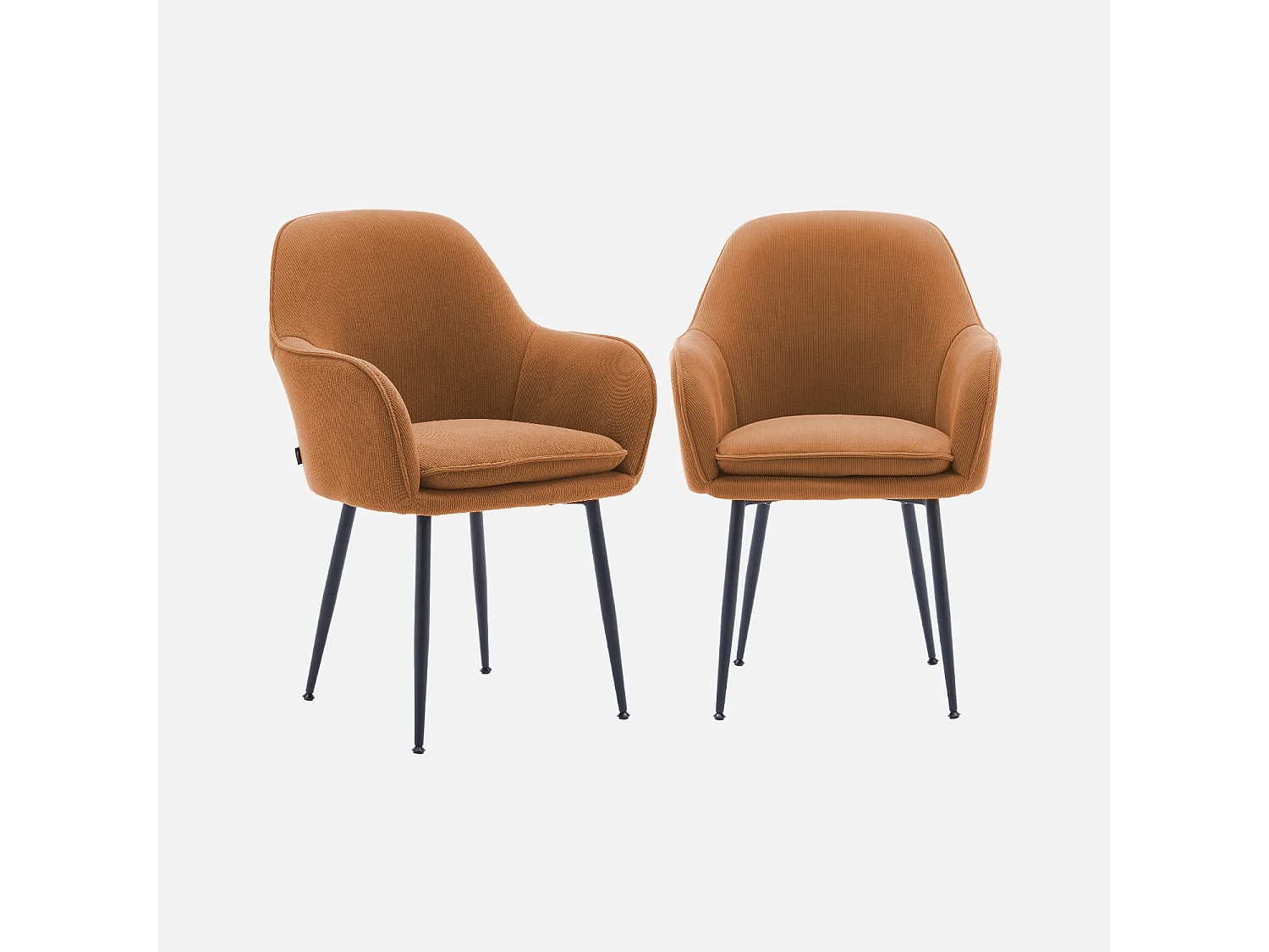 Lot de 2 fauteuils en velours côtelé camel et pieds en métal noir mat. L 57 x P 59 x H 84.5