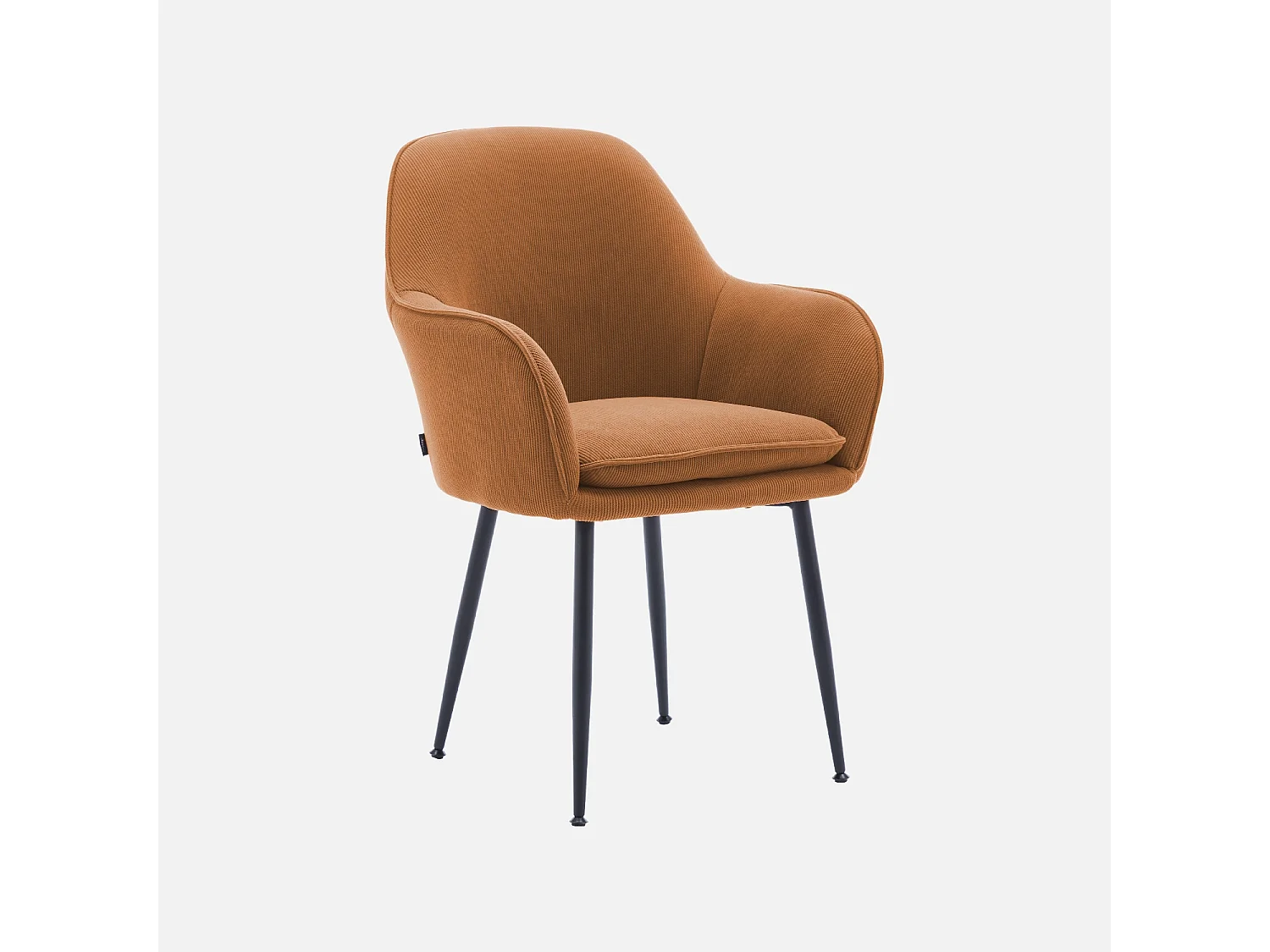 Lot de 2 fauteuils en velours côtelé camel et pieds en métal noir mat. L 57 x P 59 x H 84.5