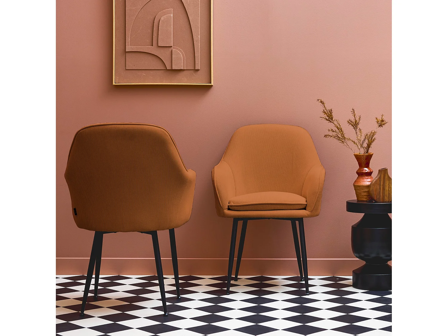 Set di 2 poltrone in velluto a coste con gambe in metallo nero opaco,