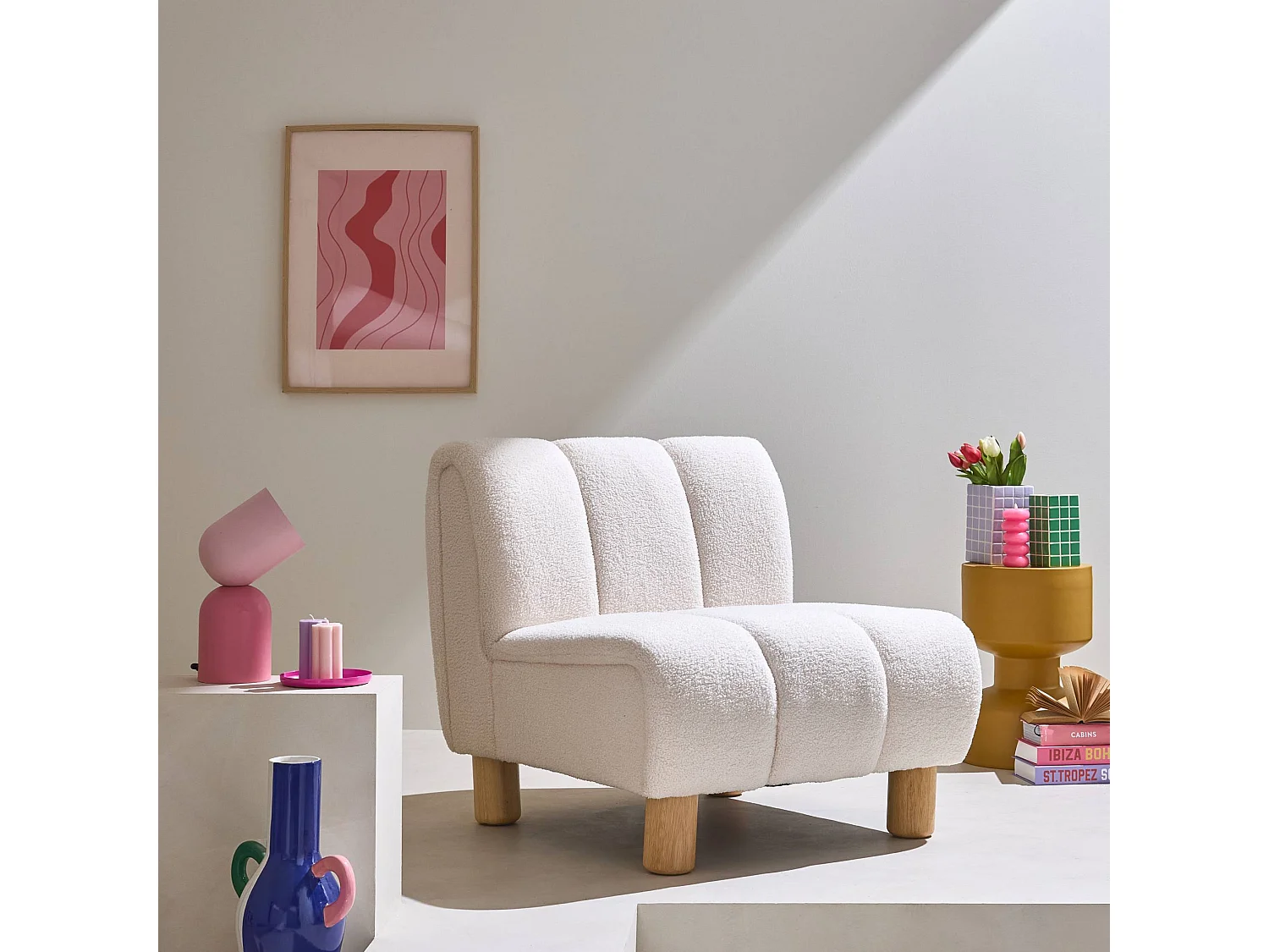 Sillón relax pies redondeados madera de hevea y borreguito crema