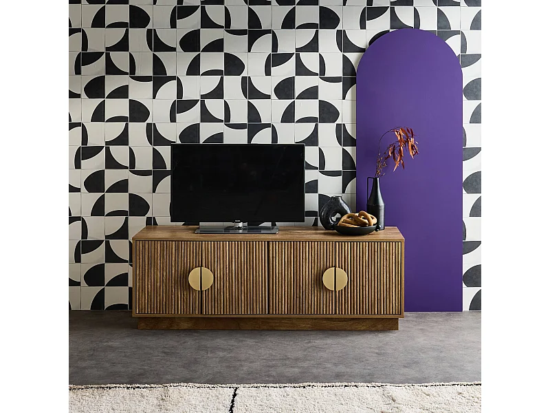 Meuble TV exotique 4 portes décor bois de manguier. poignées en métal doré L 140 x P 40 x H 48cm