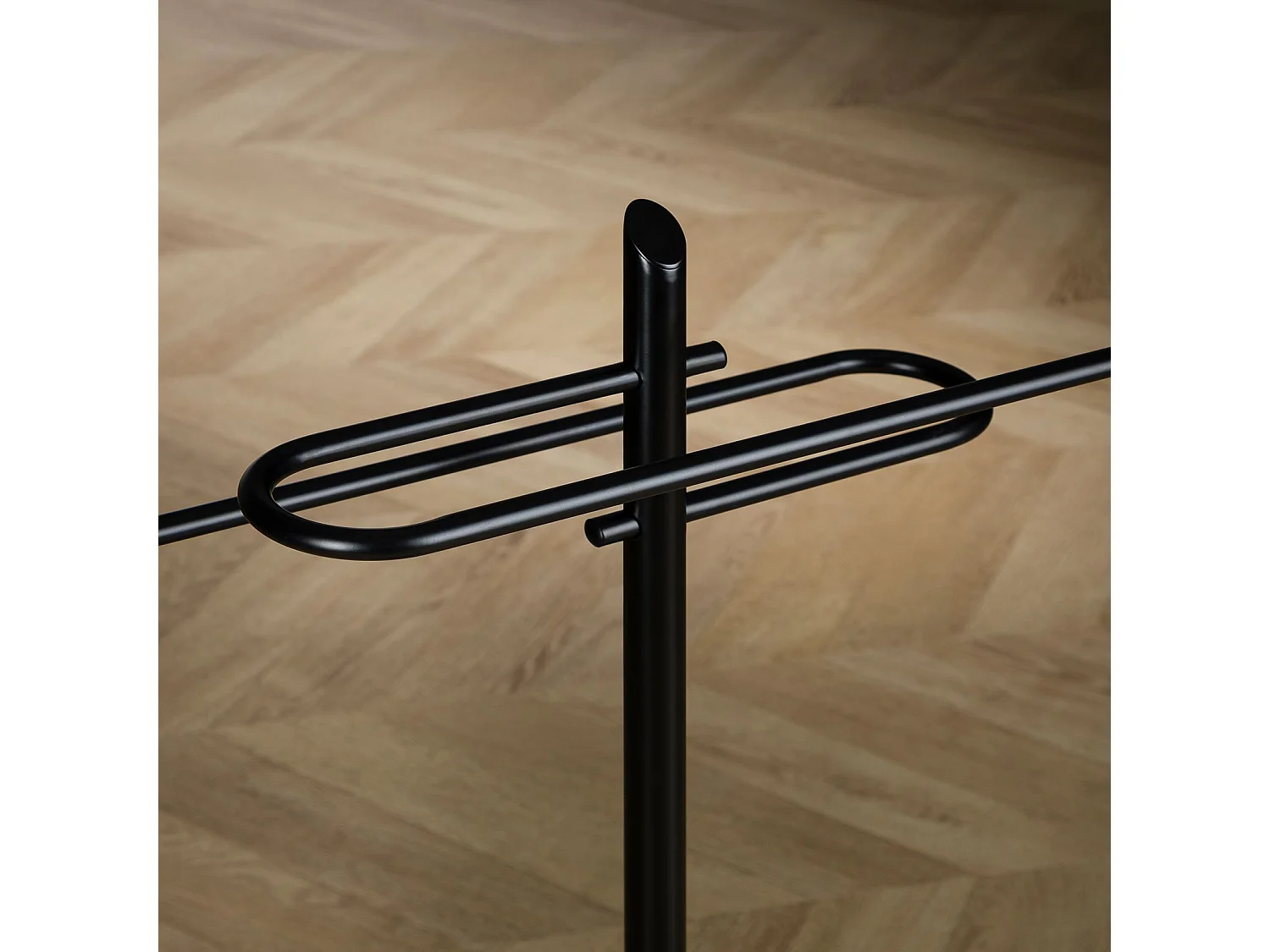 Porte-serviettes MIRO, support à serviettes sur pied pour salle de bain en métal laqué noir