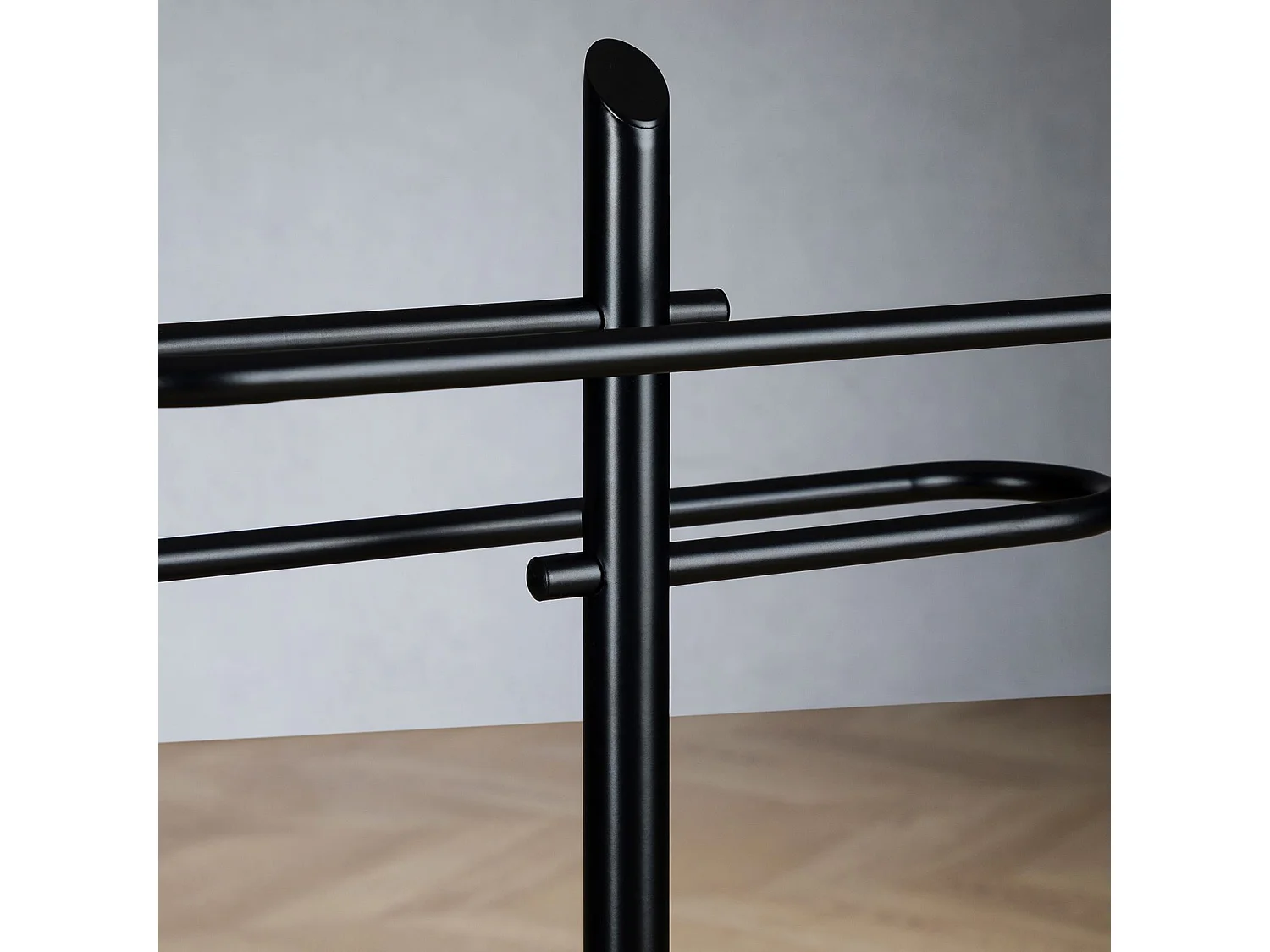 Porte-serviettes MIRO, support à serviettes sur pied pour salle de bain en métal laqué noir