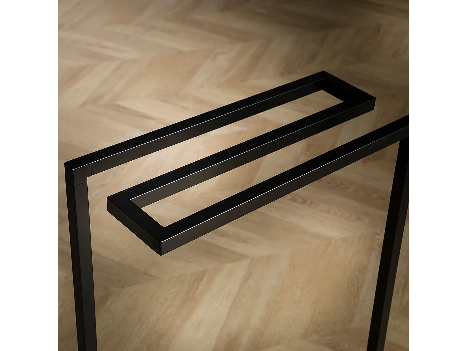 Porte-serviettes LUDO, support à serviettes sur pied pour salle de bain en métal laqué noir