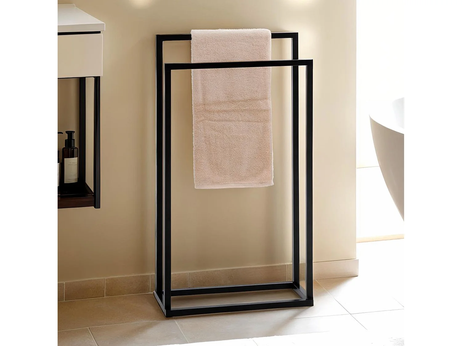 Porte Serviette Salle de Bain MAILO H 84 cm en Métal Noir, Design Simple et Moderne, Sur Pieds avec Socle Stable