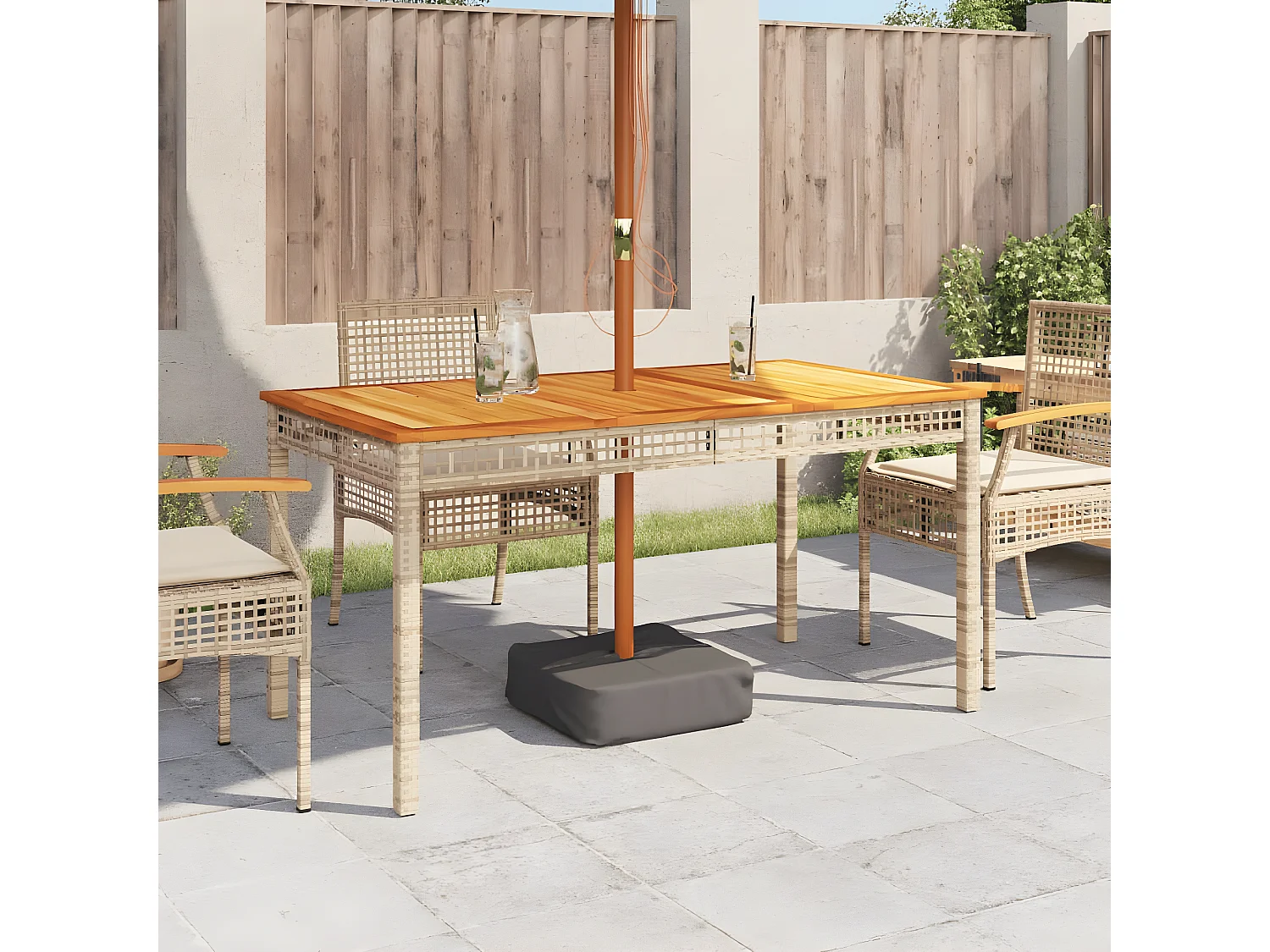 Centreville  Table de jardin beige 140x80x75 cm résine tressée et acacia
