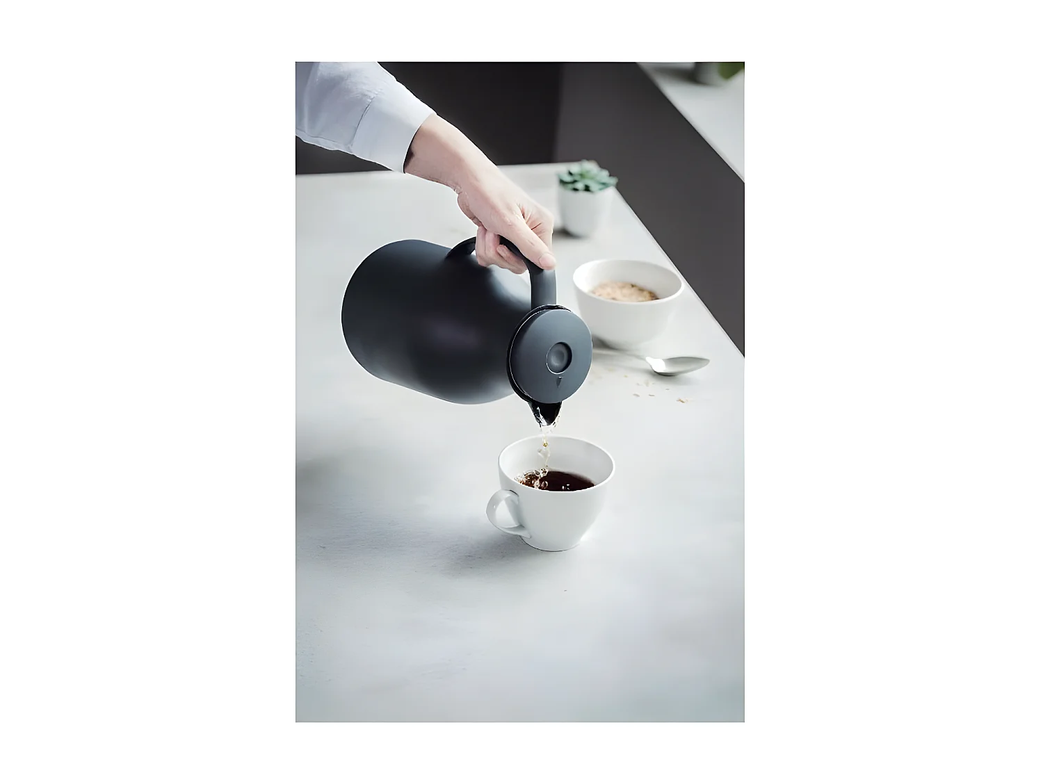 Jarro térmico cinza 1L Lacor - Mantenha suas bebidas quentes ou frias por horas!