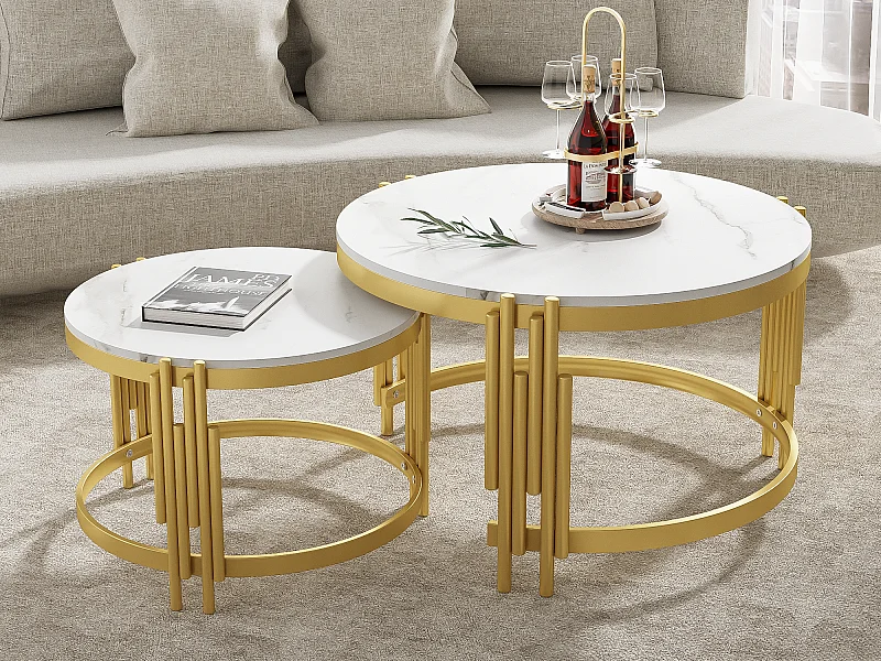 Set aus 2 ineinander steckbaren Couchtischen – Marmoreffekt – Metallstruktur – Weiß und Gold