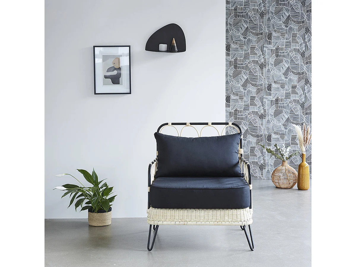 Fauteuil en rotin et métal noir