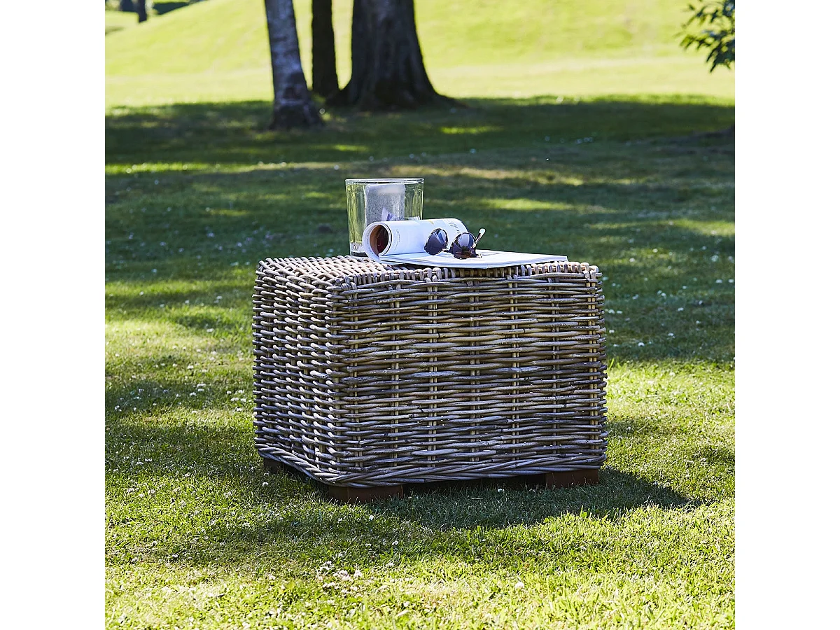 Table basse carré en kubu naturel
