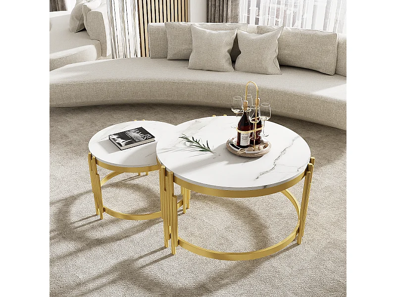 Set aus 2 ineinander steckbaren Couchtischen mit Marmoreffekt – Struktur aus goldenem Metall – 71,5 x 71,5 x 44 cm + 51,5 x 51,5 x 37 cm – Weiß