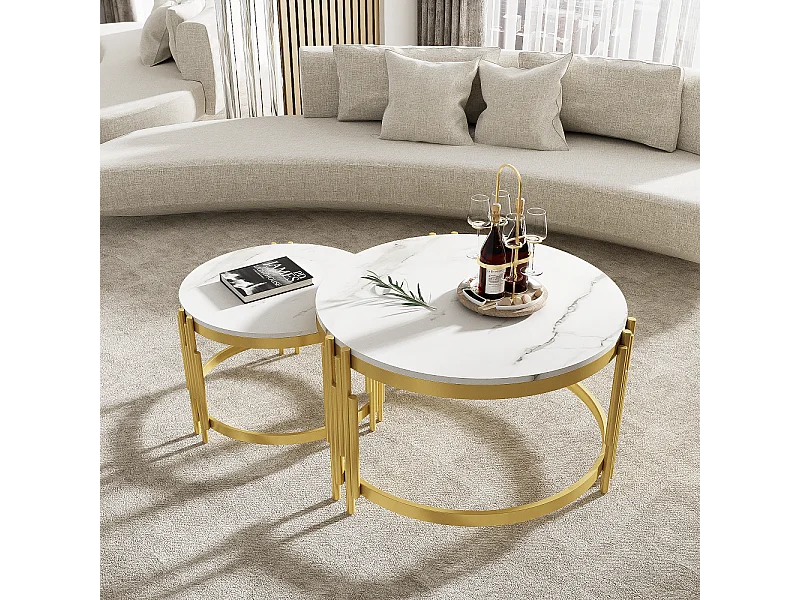 Set aus 2 ineinander steckbaren Couchtischen mit Marmoreffekt – Struktur aus goldenem Metall – 71,5 x 71,5 x 44 cm + 51,5 x 51,5 x 37 cm – Weiß
