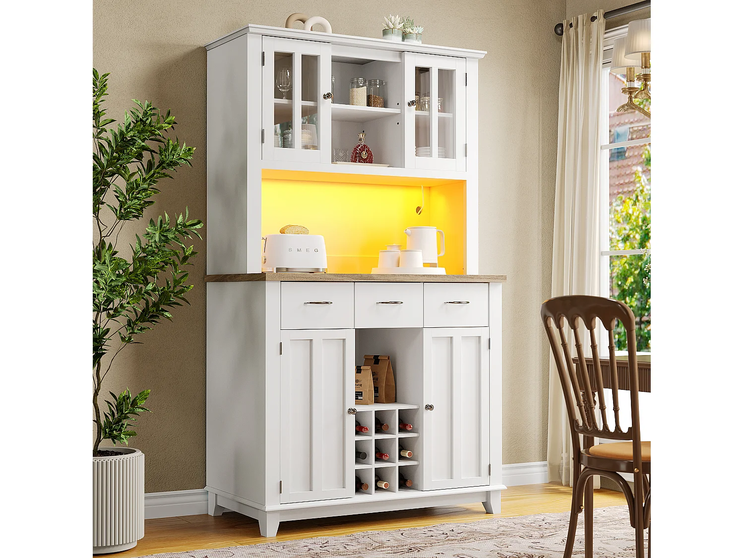 Hohes Sideboard mit 4 Türen, 3 Schubladen und Weinregal für 9 Flaschen – 106 x 40 x 179,5 cm – LEDs – MDF-Holz – für die Küche – Weiß + Natur