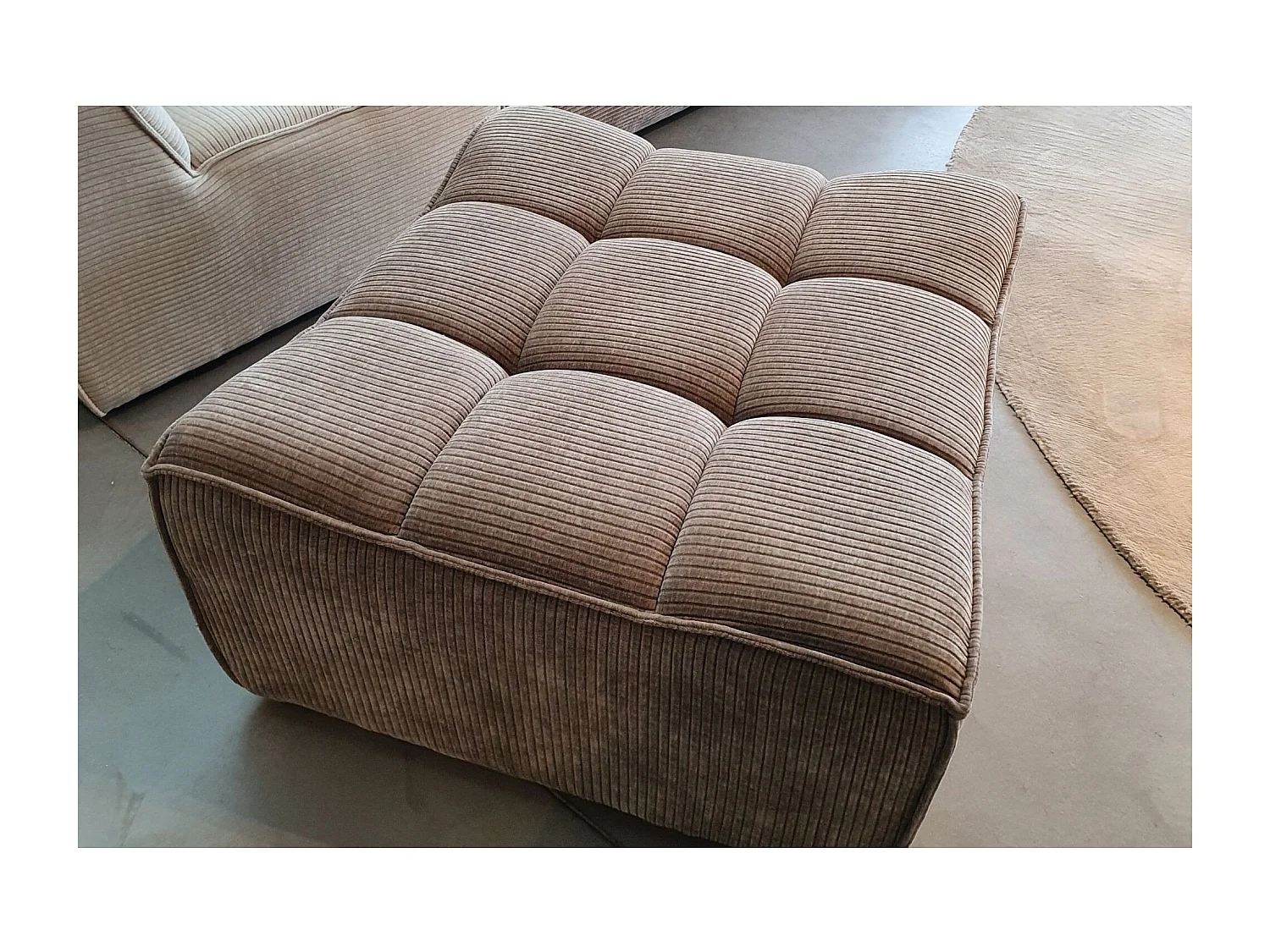 Pouf Matelassé "Grid" 92cm Taupe Foncé