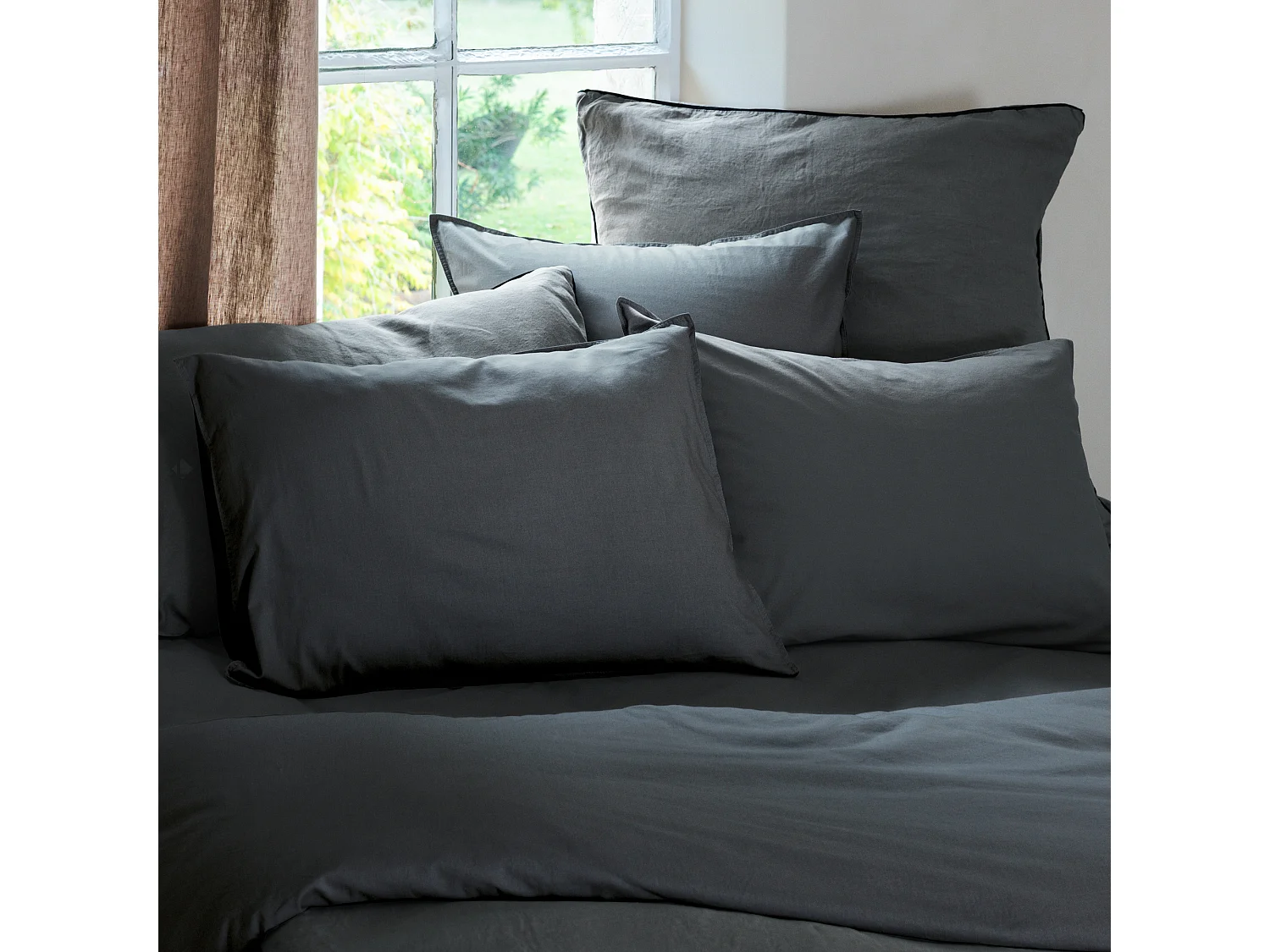 Housse de couette PALACE pur coton lavé 260x240 cm uni noir granit