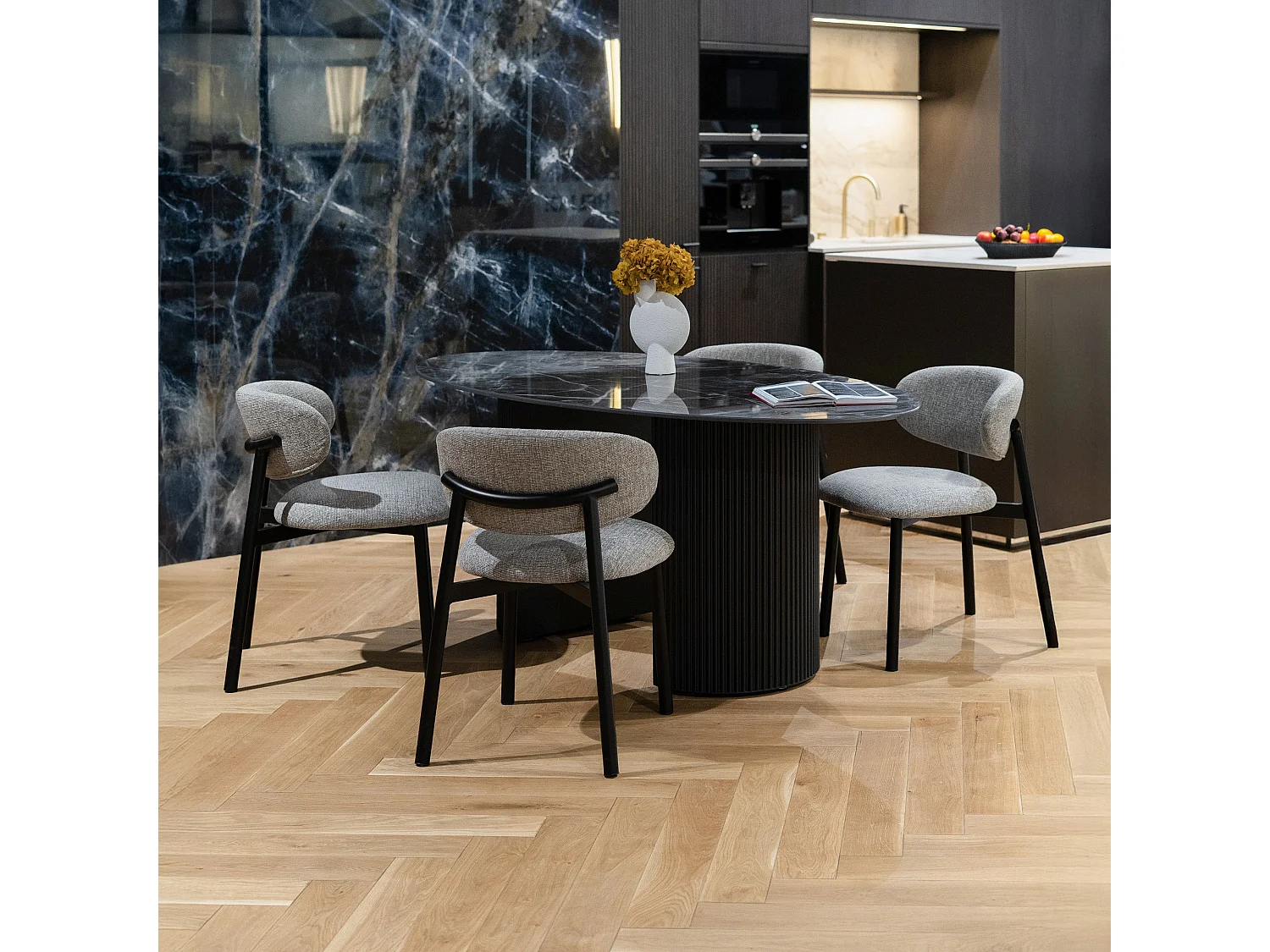 Lot de 2 chaises en tissu gris foncé chiné et pieds en métal noir - Nao