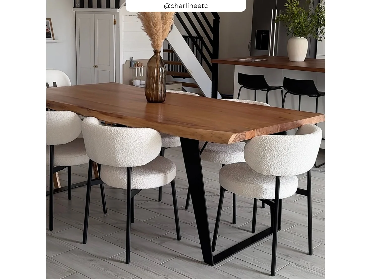 Lot de 2 chaises en tissu bouclé blanc cassé et pieds noirs - Maëlie