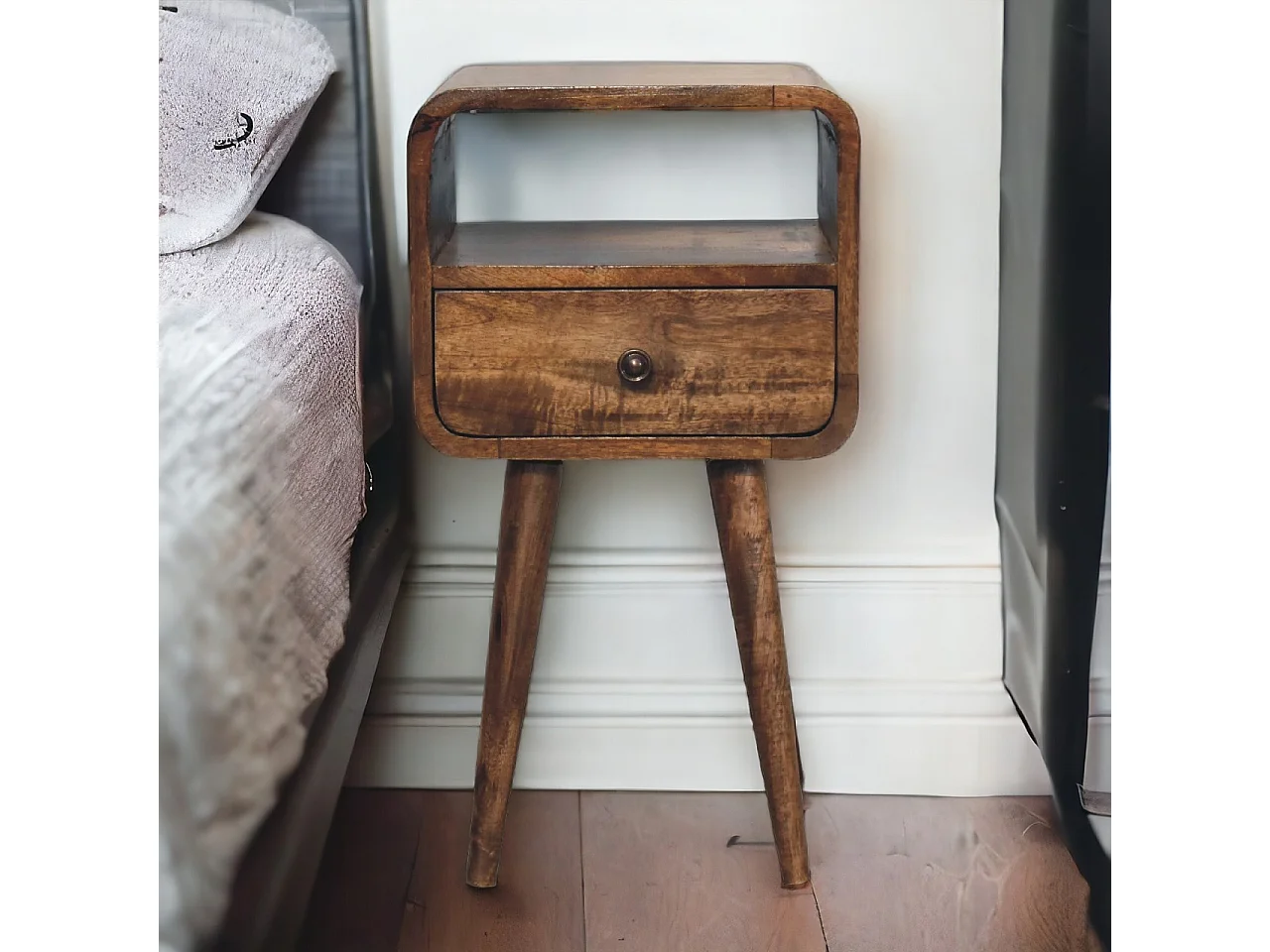 Artisan Furniture Mini szara myta otwarta szafka nocna z zakrzywionym wzorem, sypialnia