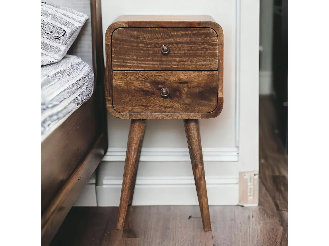 Artisan Furniture Letto Mini in Legno Massello Grigio Lavato con Design Curvo, Comodino da Camera