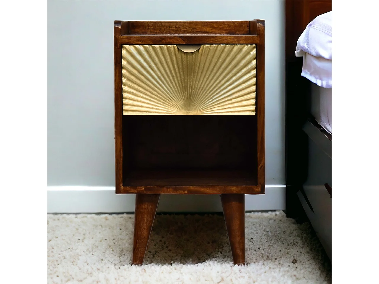 Artisan Furniture Massief Houten Mini Kastanje Bedtafel met 1 Lade, Slaapkamer Nachtkastje, Manila Gouden Accent