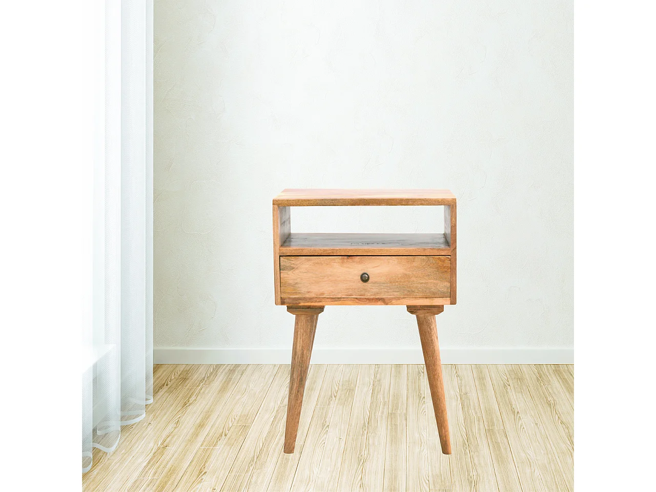 Nachttisch aus Massivholz
