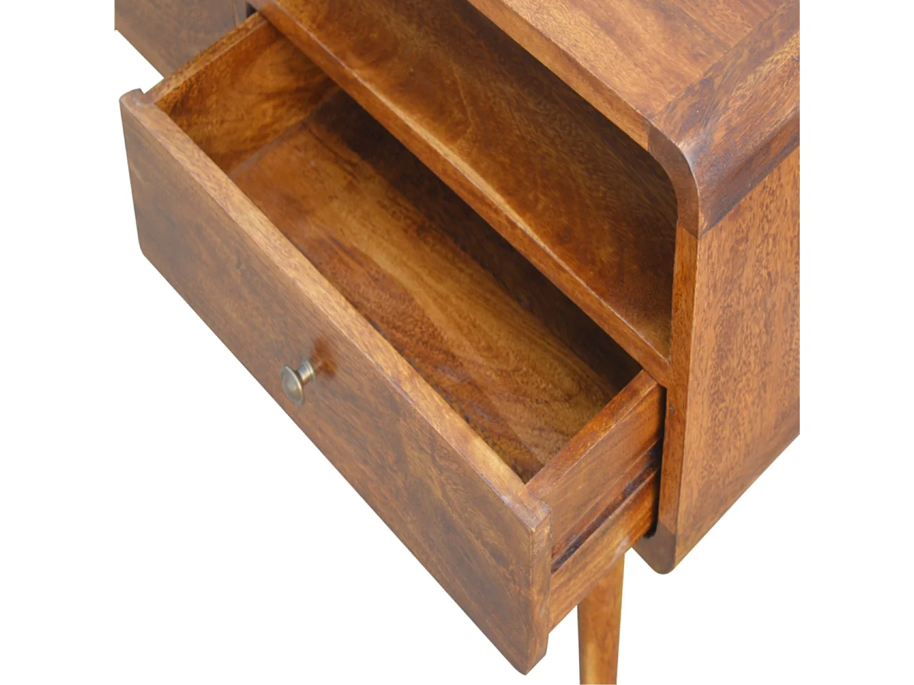 Unité multimédia en châtaignier courbée.