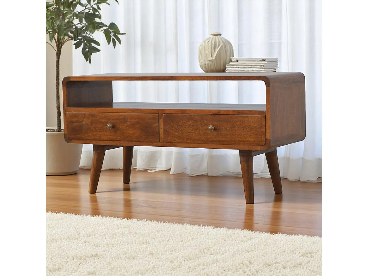 Artisan Furniture gebogen tv-meubel van massief hout met kastanjebruine afwerking, 2 lades, bruin