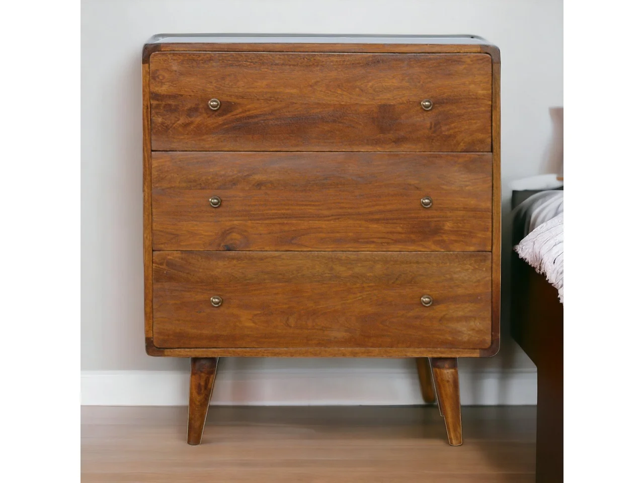Handgefertigtes Möbelstück – Kommode Chestnut Curved, 3 Schubladen, braun