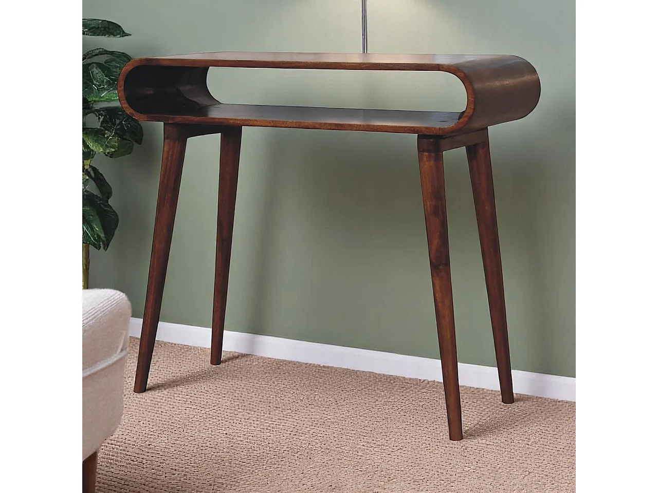 Amaya Konsolentisch im nordischen Stil von Artisan Furniture, aus Massivholz, braune Farbe.