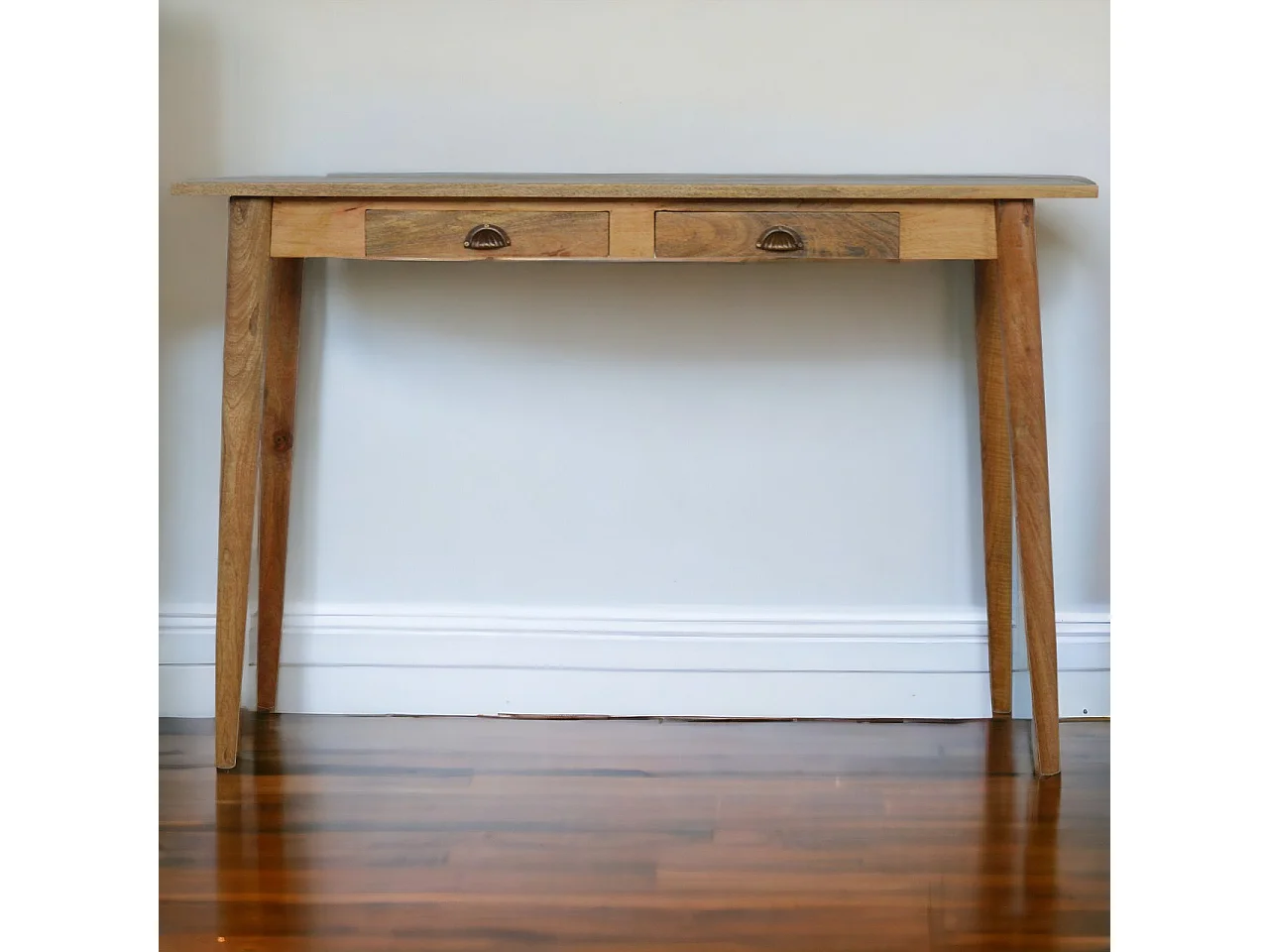 Bureau nordique à 2 tiroirs.