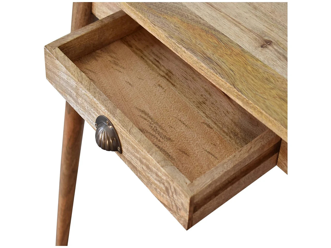 Mini biurko w stylu skandynawskim od Artisan Furniture, wykonane z litego drewna, z 1 szufladą, w kolorze beżowym.