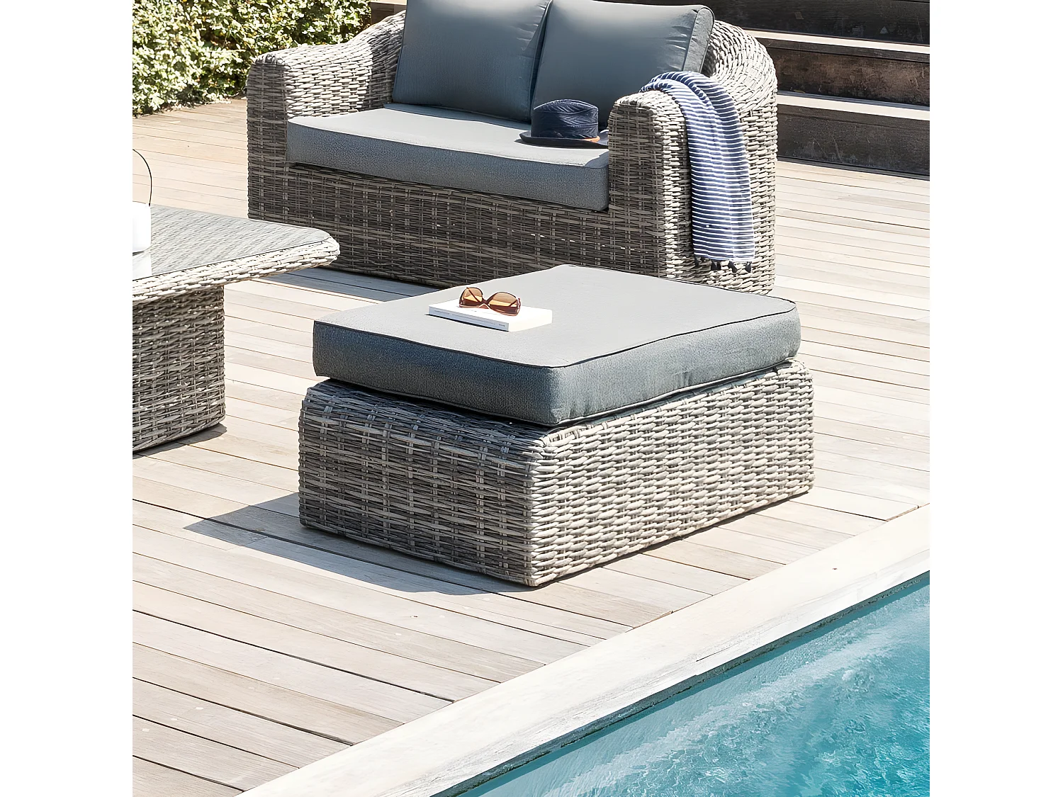 Pouf extérieur Moorea Hespéride Terre ombre