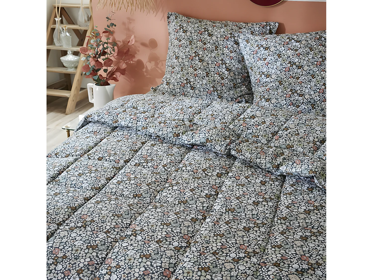MEGAN - Couette Imprimée Fleurs 240x220 cm + 2 Taies d'oreiller 60x60 cm