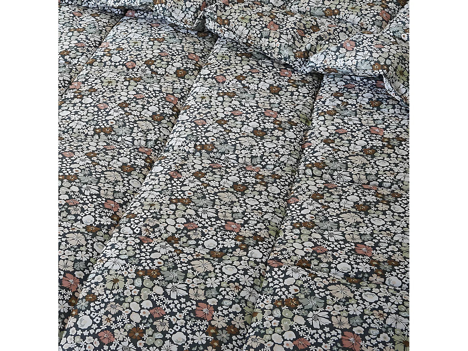 MEGAN - Couette Imprimée Fleurs 240x220 cm + 2 Taies d'oreiller 60x60 cm