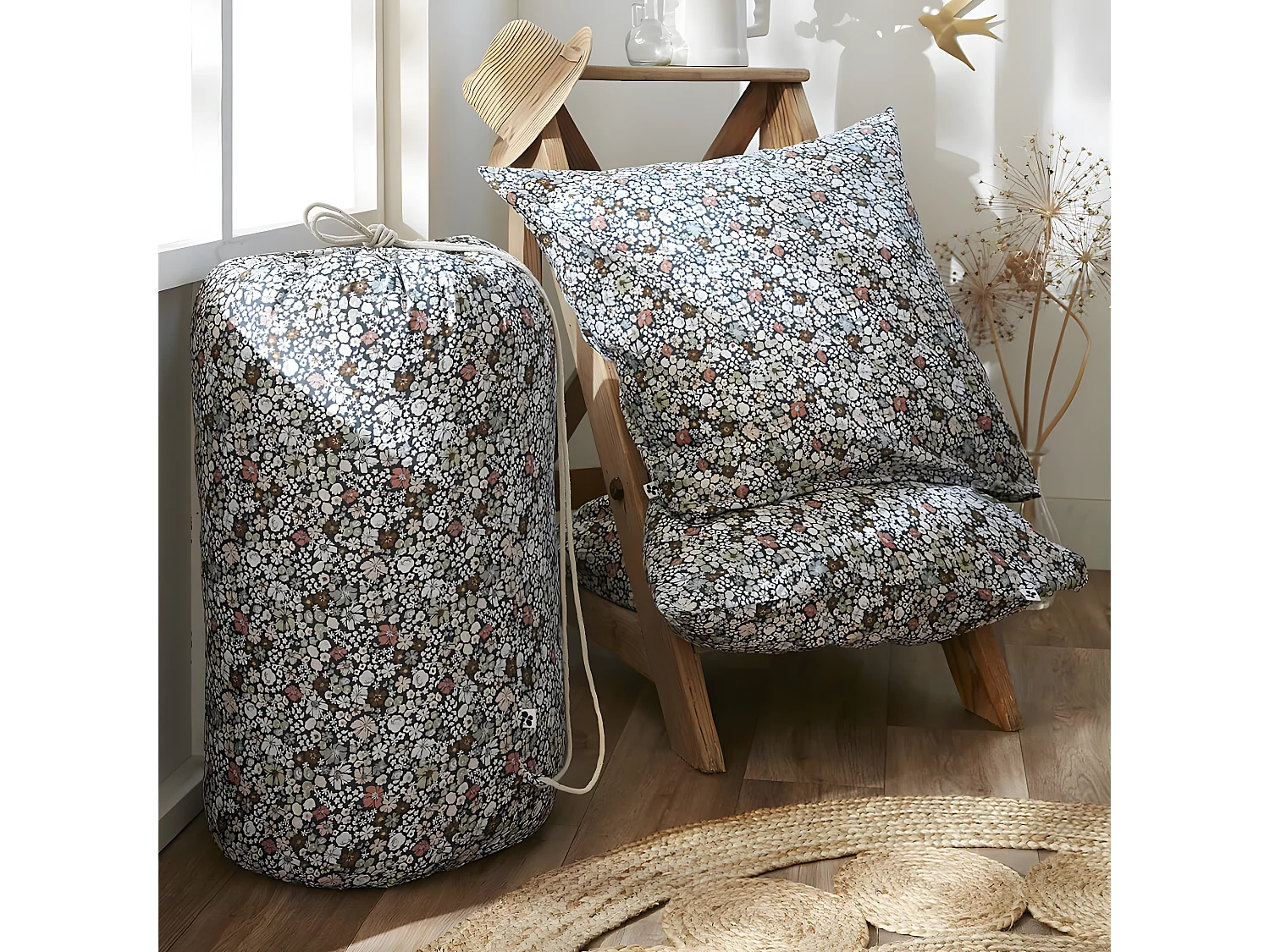 MEGAN - Couette Imprimée Fleurs 260 x 240 cm + 2 Taies d'oreiller 60x60 cm