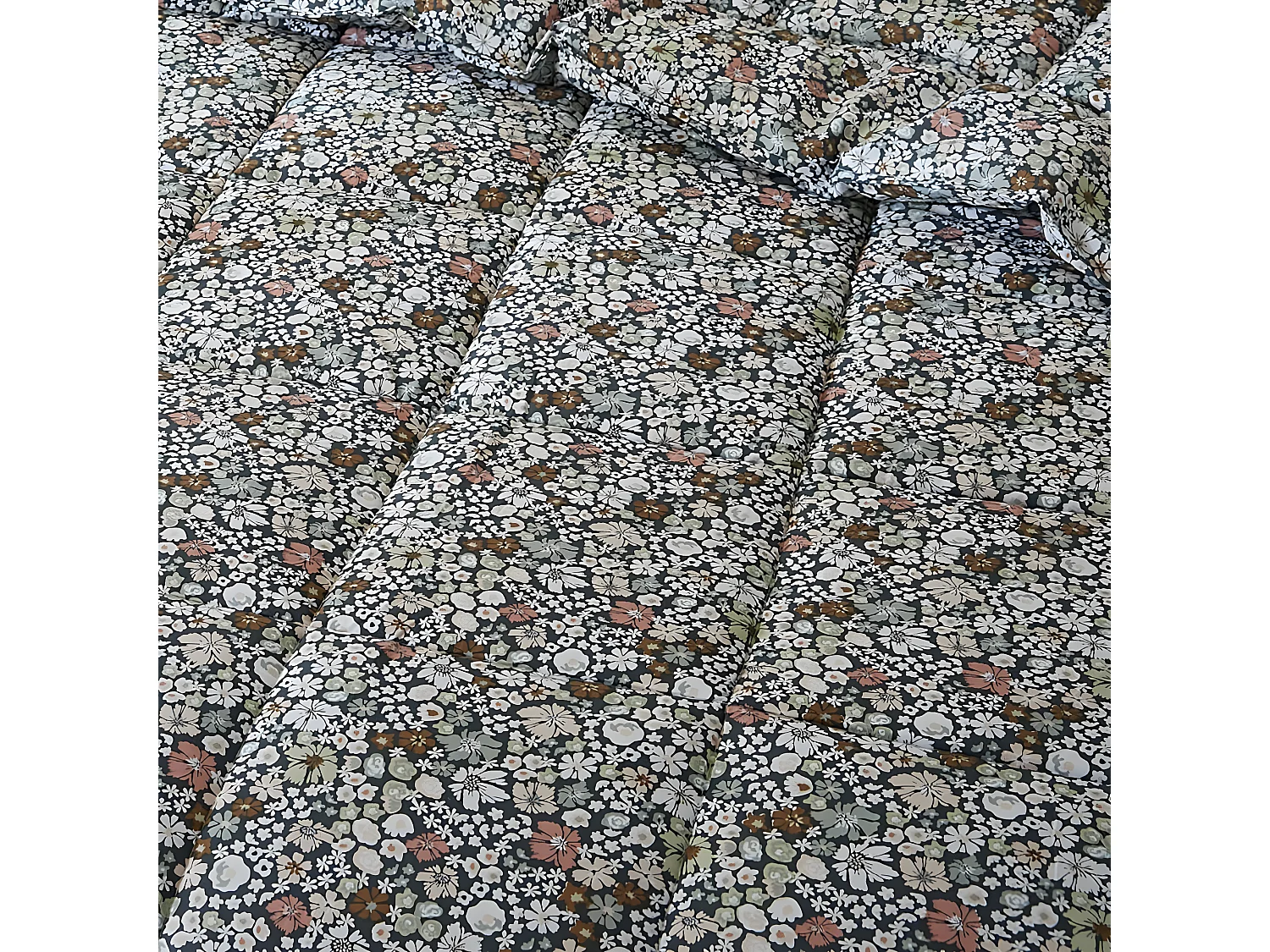 MEGAN - Couette Imprimée Fleurs 260 x 240 cm + 2 Taies d'oreiller 60x60 cm