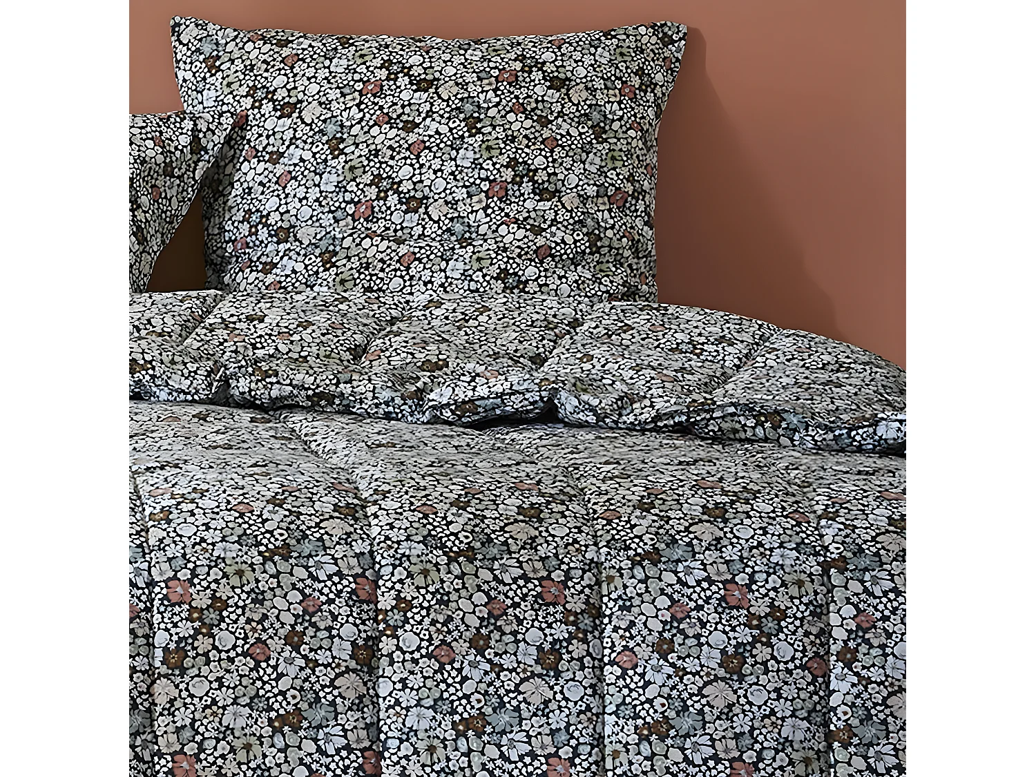 MEGAN - Couette Imprimée Fleurs 260 x 240 cm + 2 Taies d'oreiller 60x60 cm