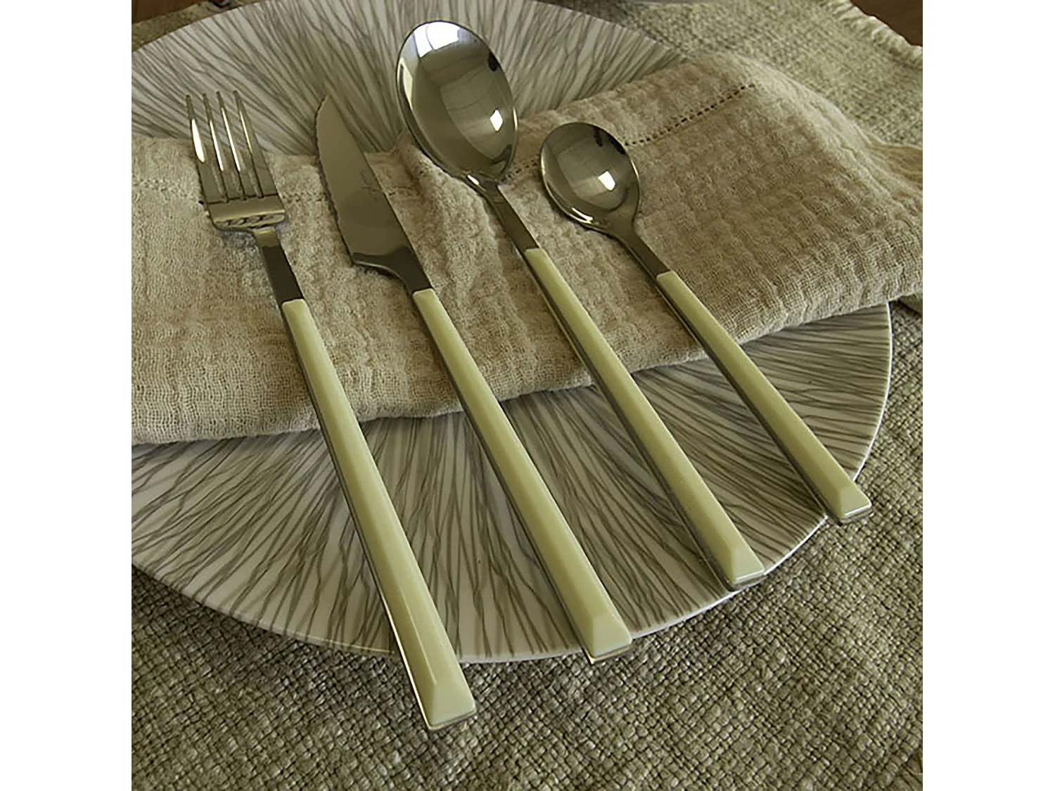 Novastyl - Menagere Colorama 24 Pieces En Acier Inoxydable Creme