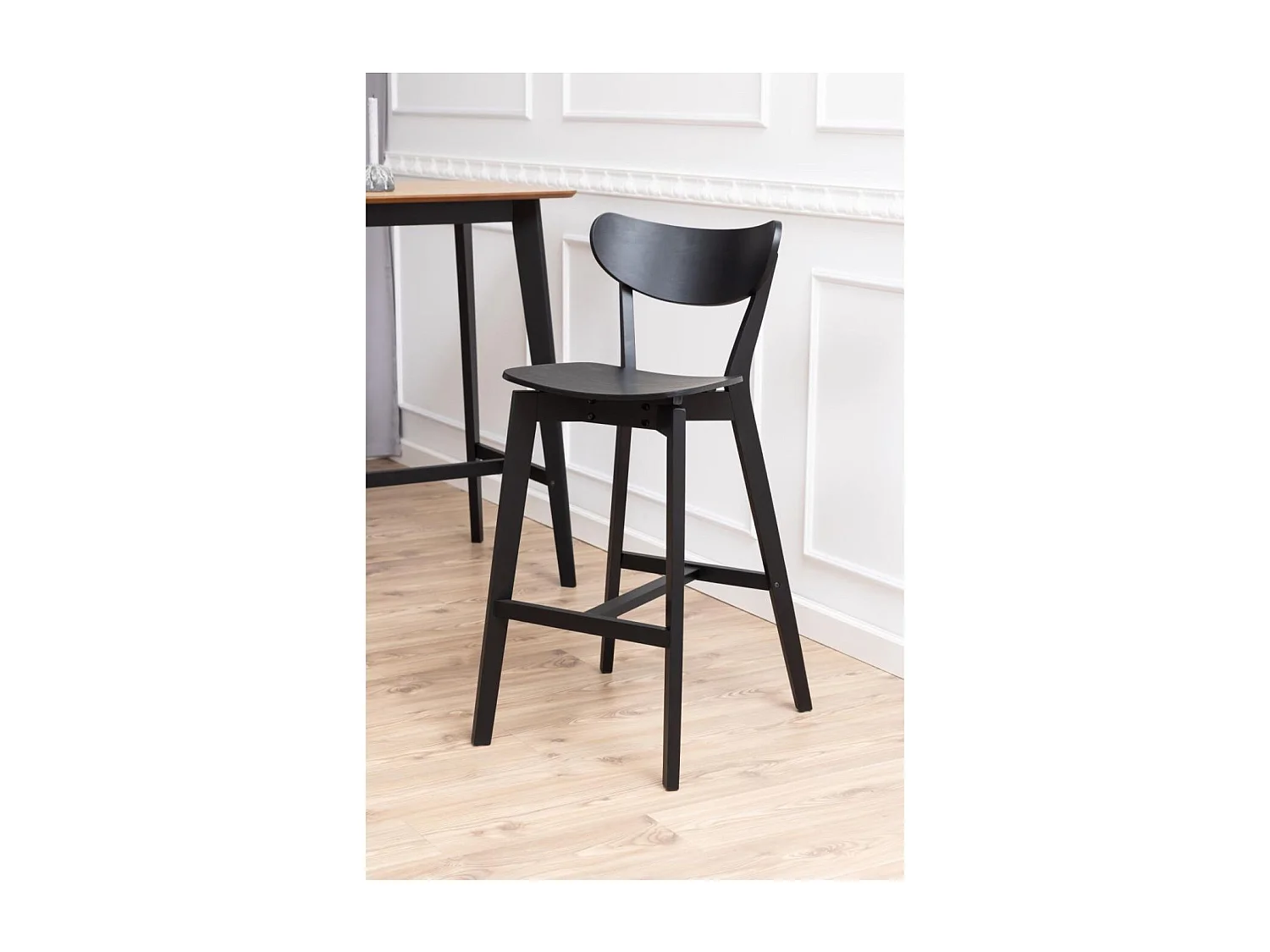 Table de bar et 4 tabourets de bar scandinaves en bois - LETA