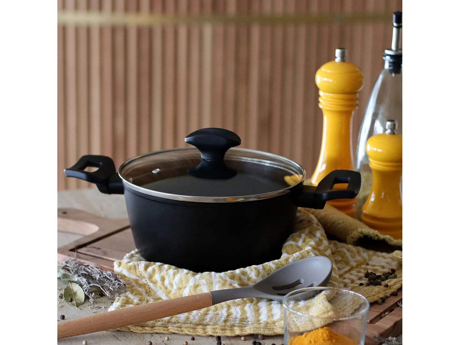 Menastyl - Faitout First 20cm En Aluminium Noir Induction Avec Couvercle