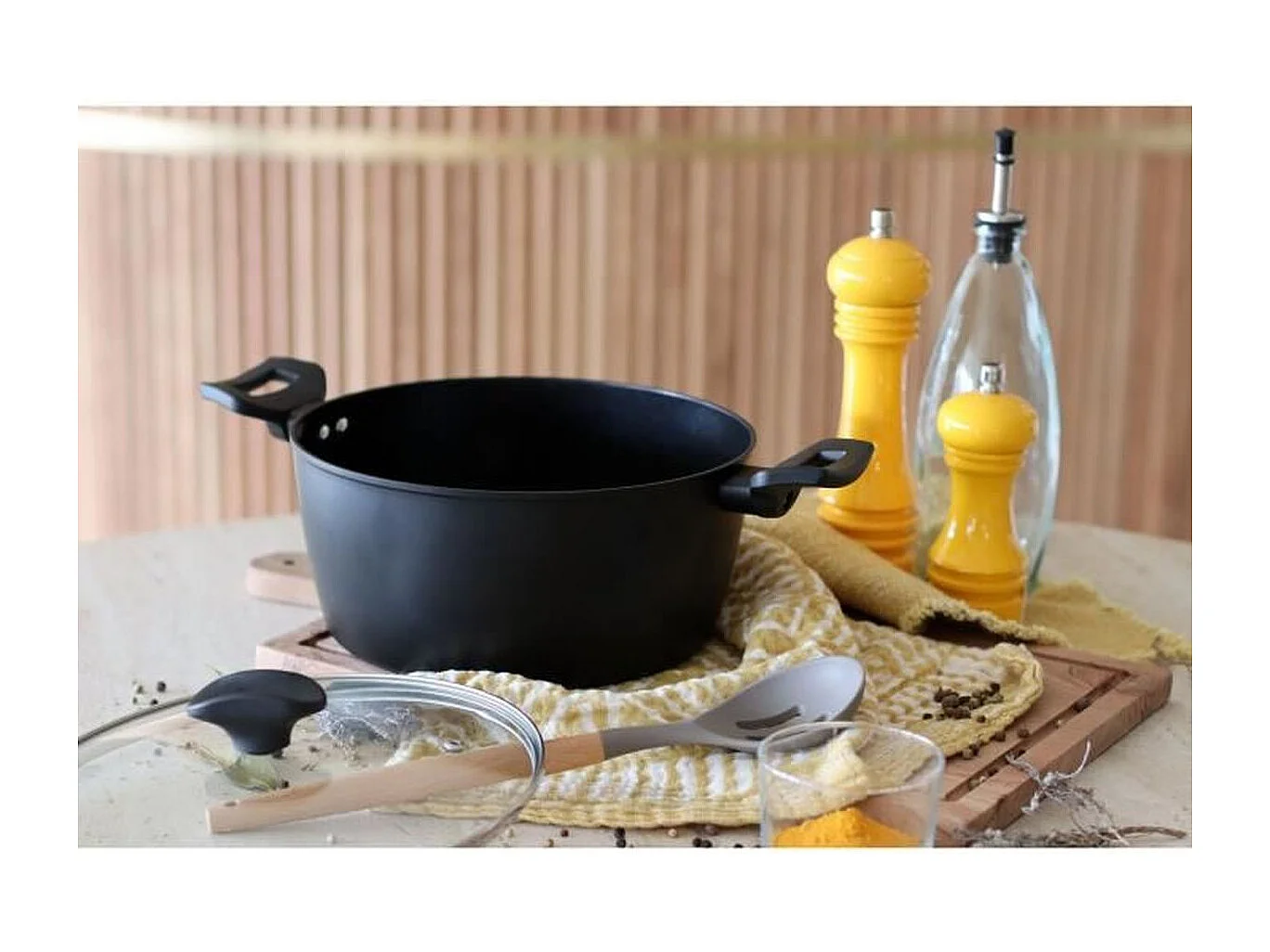 Menastyl - Faitout First 24cm En Aluminium Noir Induction Avec Couvercle