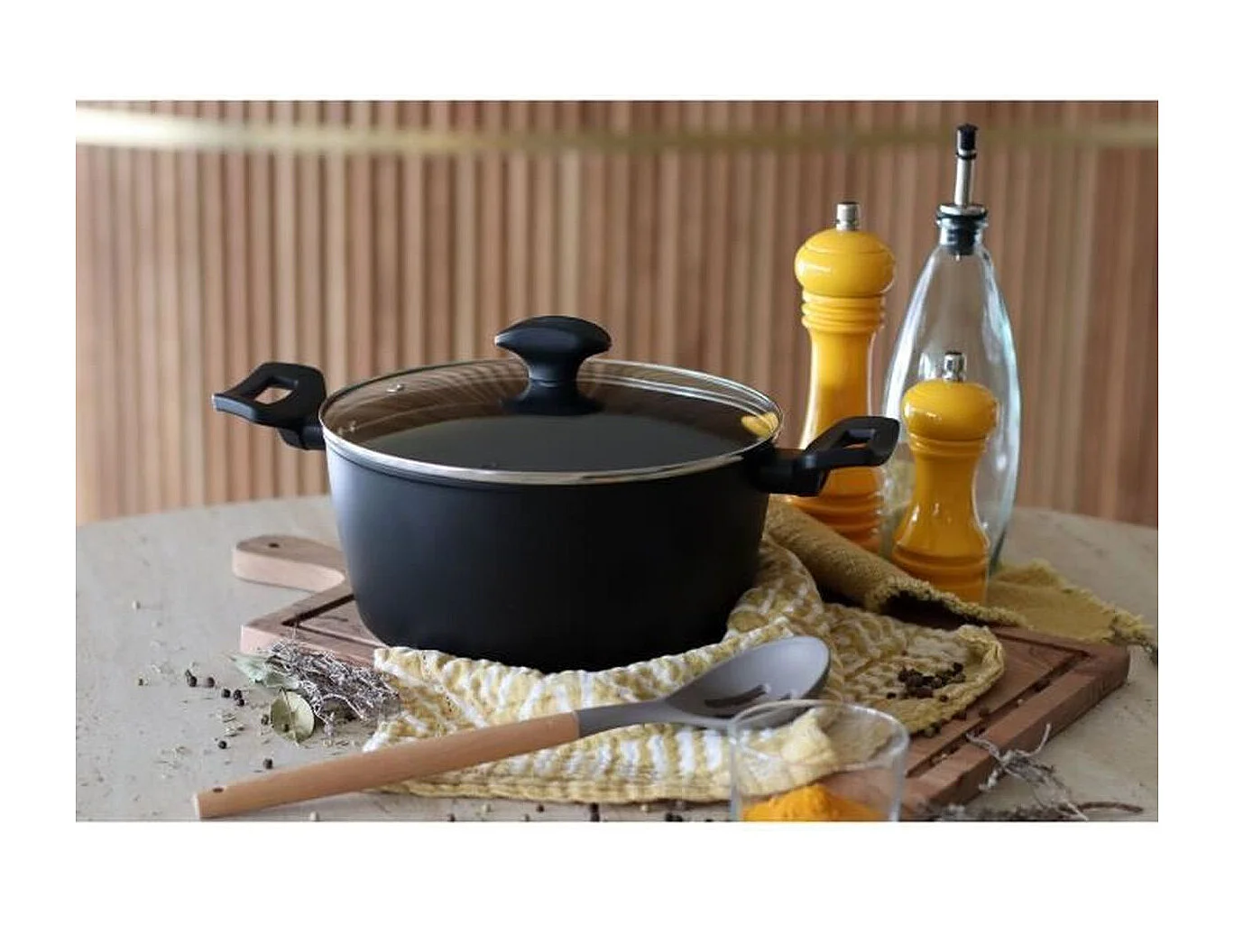 Menastyl - Faitout First 24cm En Aluminium Noir Induction Avec Couvercle